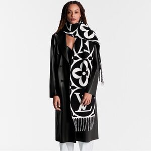 LV Medallion Scarf